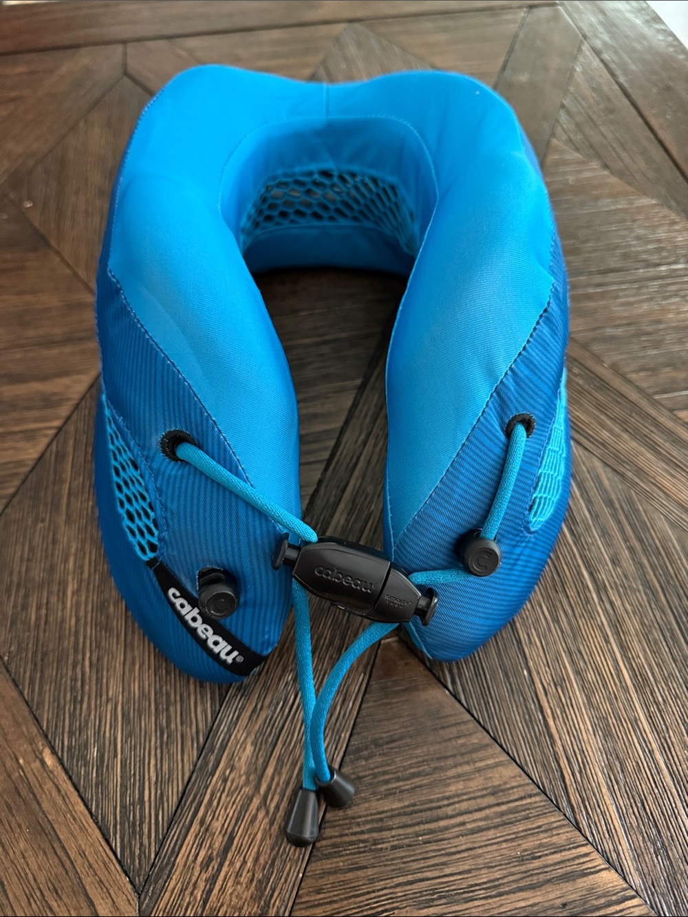 Cabeau Evolution Cool Memory Foam Travel Neck Pillow Blue Vented Like New